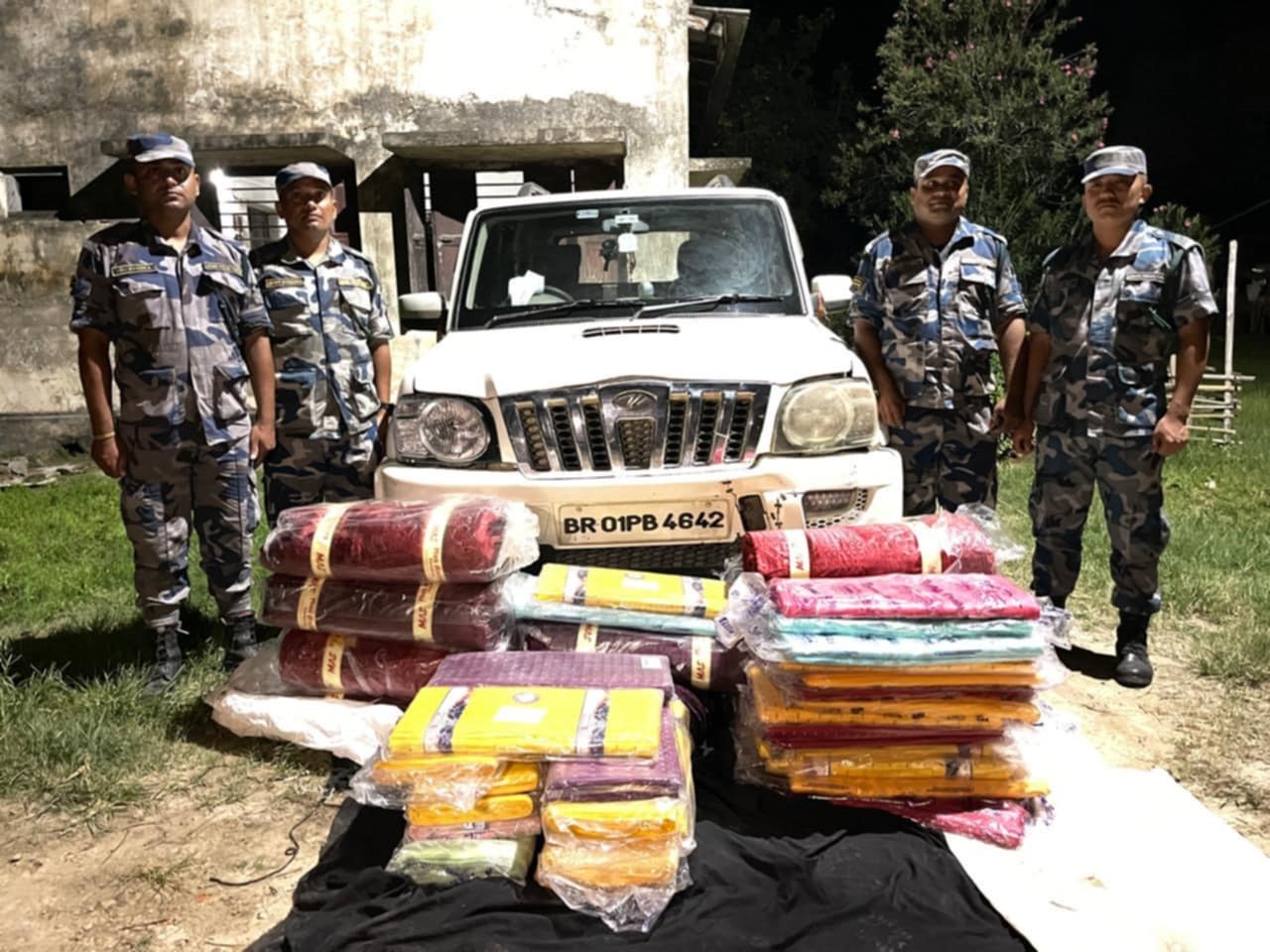 भन्सार छलीका भारतीय स्कारपियो सहित कपडा बरामद